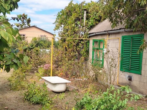 Будиночок с гарною ділянкою в гарному місці