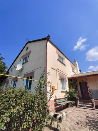 Просторий будинок з мансардою та великою ділянкою в Сонячному - фото 1