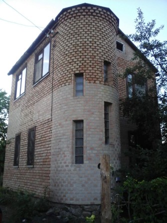 Продам оригинальную  2х этажную дачу - фото 1