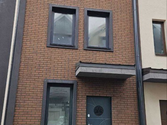 Готовий таунхаус під ремонт - біля Академмістечка, McDonald’s та ТРЦ Киев