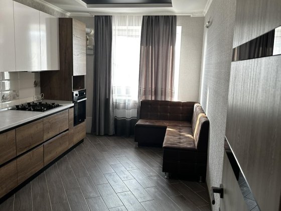 Сдам квартиру на посёлке котовского с евроремонтом Лески