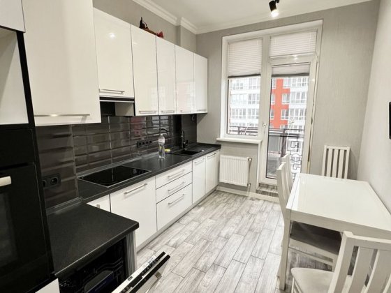 5 жемчужина с гардеробной, балконом и посудомоечной Лиманка