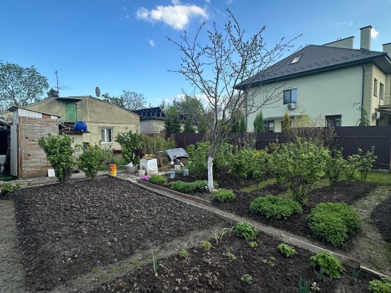 Рахівська вул
Продаж будинку 
 98 / 60 / 12 кв.м
 10 соток Львов