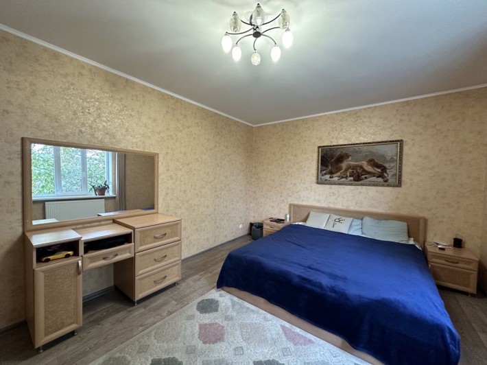 Большом дом на две семьи в Варваровке - фото 1