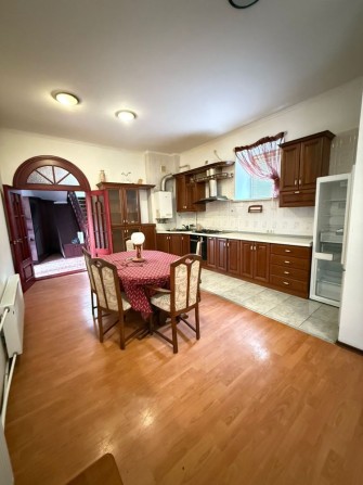 В продажу 2 к частина будинку в Центрі з Індивідуальним опаленням - фото 1