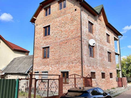 Будинок дім хата квартира подвірʼя гараж особняк Львів