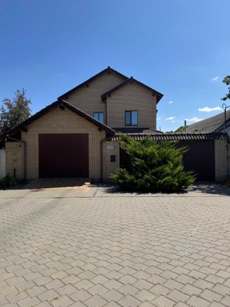 Продаж 2 поверхового будинку з гаражем і ділянкою на 6 соток - фото 1