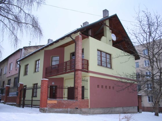 Продам будинок в гарному районі, вул. Буцманюка Львів