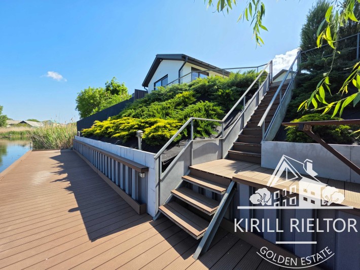 Продается уютный дом-дача с ремонтом и своим берегом в Ермолаевке - фото 1