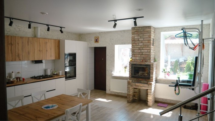 Продам сучасний двоповерховий будинок у самому серці міста. 149000$ - фото 1