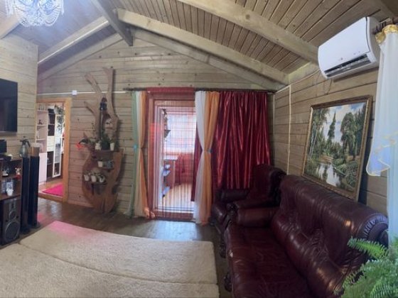 Двух этажный дом у реки Миколаїв