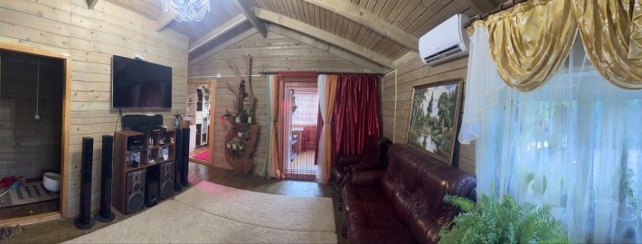 Двух этажный дом у реки - фото 1