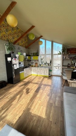 Дім у озера з усім вмістом - фото 1