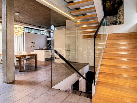 Продаж розкішного 2-поверхового будинку в котеджному селищі Сокільники Харків