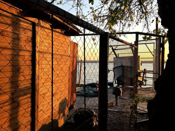 Домик у реки. причал, домик для отдыха и проживания. Николаев