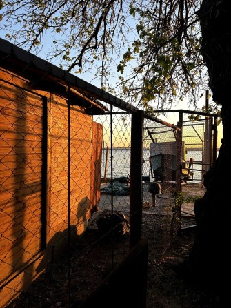 Домик у реки. причал, домик для отдыха и проживания. - фото 1