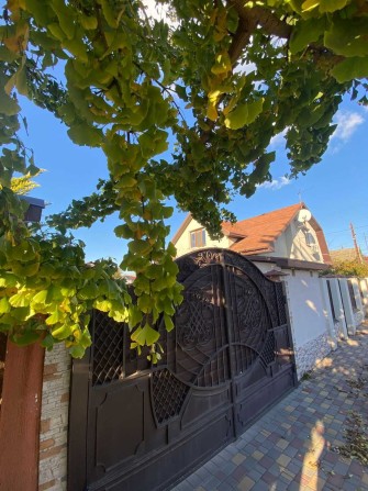 Двухэтажный дом пос. Котовского — «золотой треугольник», топ-локация! - фото 1