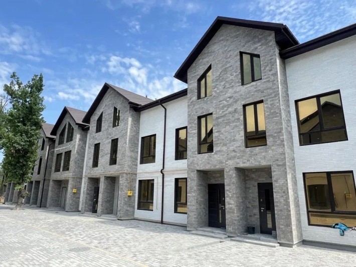 Продам таунхаус з централізованими комунікаціями/Газ - фото 1