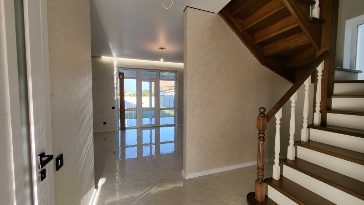 НОВЫЙ ДОМ  с РЕМОНТОМ Червоный хутор - фото 1