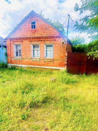 Продам целый дом 5 мин метро Киевская свой двор 4,5 сотки . - фото 1