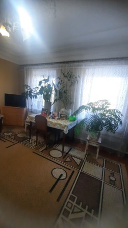 Продаю срочно полдома ул.Металургов Октябрьское, двор на 2 хозяина - фото 1