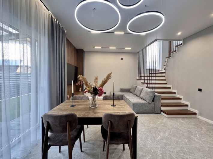 Готовий дуплекс 98 м2, 1,7 сотки—ремонт, меблі, навіс, охорона! - фото 1