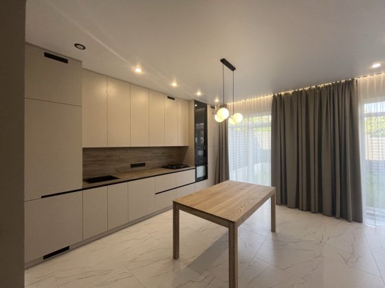 Таунхаус з Ремонтом/Меблями/Центр.комунікації Софіївська Борщагівка