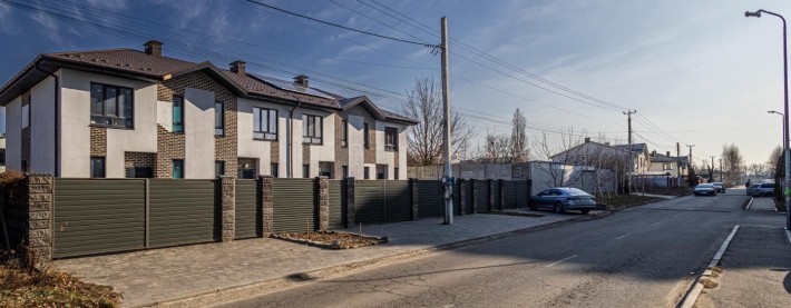 Боковий таунхаус з окремим заїздом. 3 сотки Петропавлівська Борщагівка - фото 1