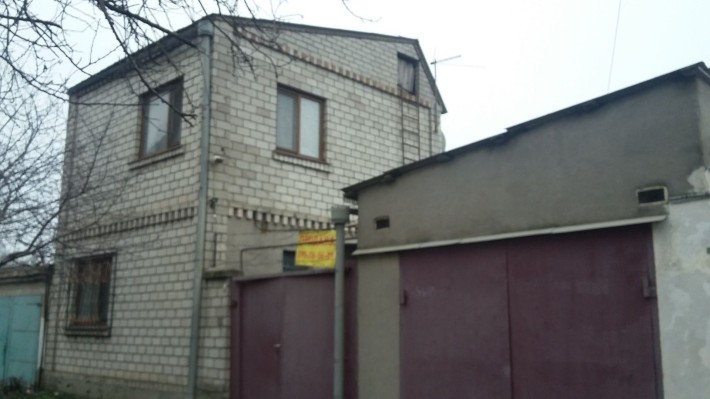 Продаю фасадную часть дома - фото 1