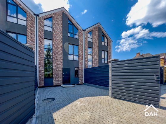 Окремий заїзд! Якісний таунхаус 140 м², асфальтована, затишна вулиця Петропавловская Борщаговка