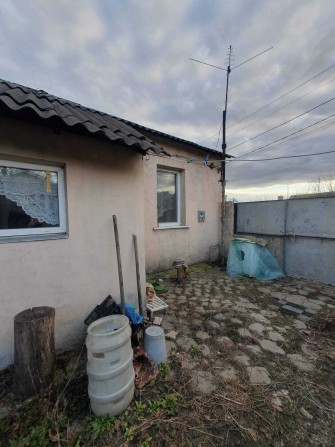 Продам 1/3 част. будинку,свій двір,зручн. метро Хол гора.вул.Лиса,57 - фото 1