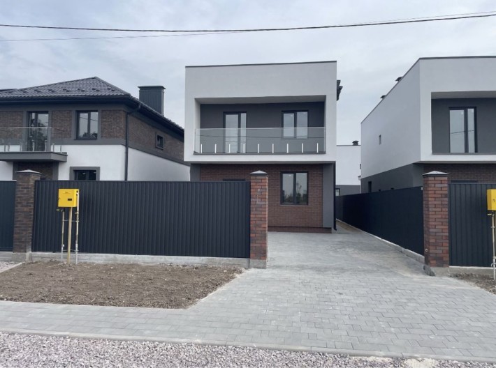 Будинок біля ліцею, 135м2, 4 кімнати, 3 сотки - фото 1