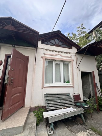 Продам дом 5 мин метро киевская , рост . 70 м2 . сертификат - фото 1