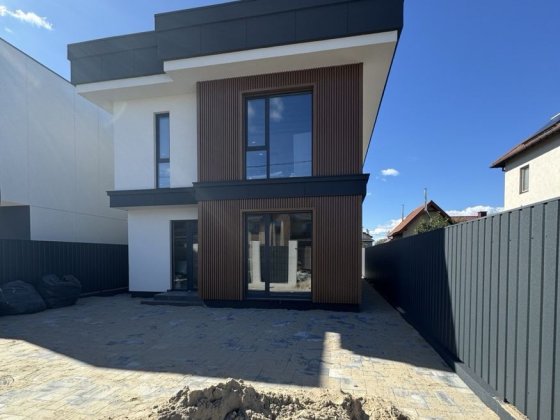 Окремі двоповерхові будинки в Петропавлівській Борщагівці Петропавловская Борщаговка