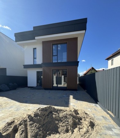 Окремі двоповерхові будинки в Петропавлівській Борщагівці - фото 1