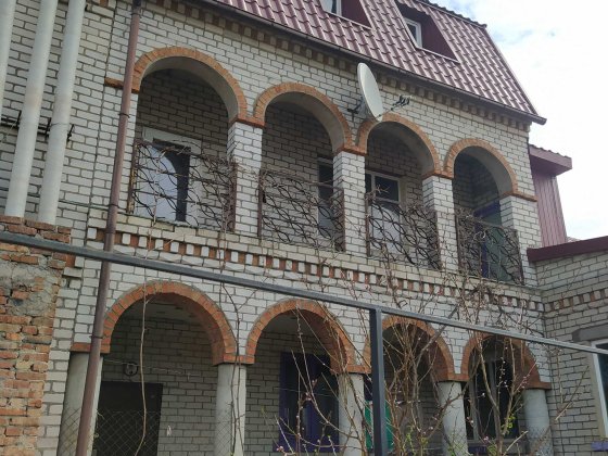 2-х эт Дом 200 кв 2 входа Ст.Водопой ул.Тихая отд.двор,в/уд автономное Миколаїв