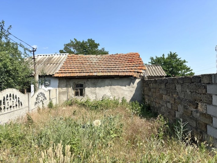 Продажа ветхого дома с участком в Варваровке - фото 1