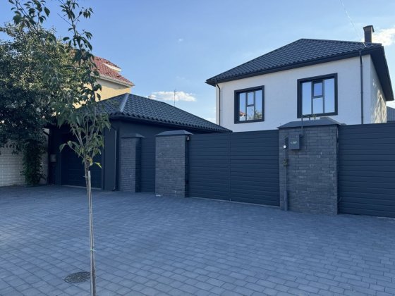 Продаж нового сучасного будинку з гаражем в Центральному районі Миколаїв