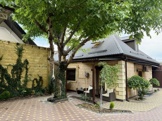 Продается отдельностоящий дом в общем дворе в центре. Миколаїв