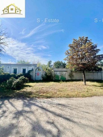 Продам дом под реконструкцию участок 10 соток+ - фото 1