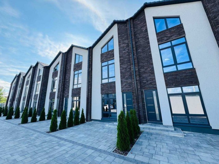 БЕЗ КОМІСІЇ, готовий таун з документами, Сертифікат ТАК, вул. Зоряна - фото 1