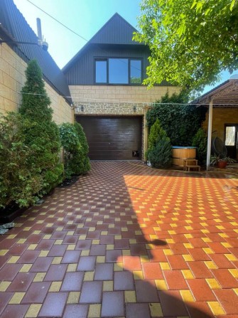 Добротный дом в центре города - фото 1