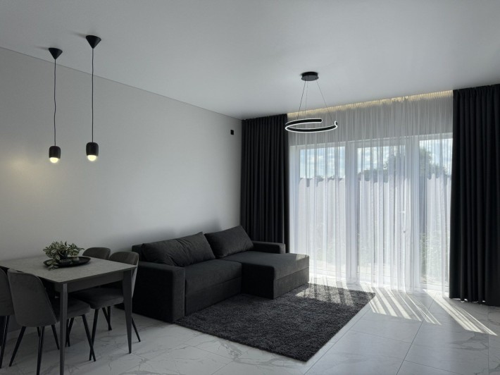 Таун з меблями та технікою в центрі Петропавлівської Борщагівки! - фото 1