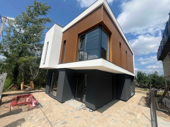 Будинок у шикарній локації біля ліцею N1 / 150 м2 / 2.5 сотки / ГАЗ Петропавловская Борщаговка