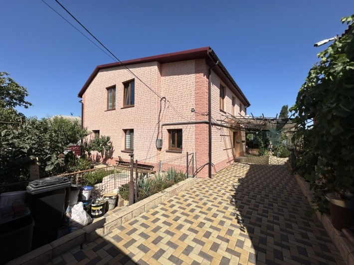 Продам 2-х этажный каменный дом  в Варваровке на участке 7. 12 соток - фото 1