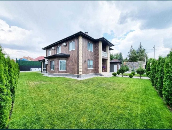 Продам просторий двоповерховий будинок із ремонтом та терасою - фото 1