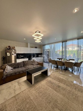 Продаж Таунхаусу  200м2 Петропавлівська Борщагівка 3 сотки з Ремонтом - фото 1