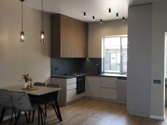 Сучасний таунхаус з ремонтом/ Петропавлівська Борщагівка/83 кв.м/газ Петропавлівська Борщагівка