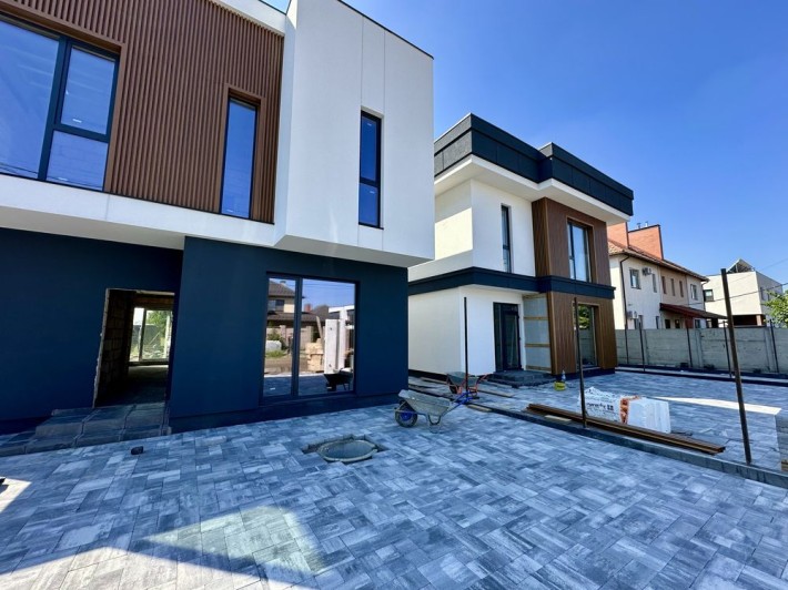 Продам гарний сучасний якісний будинок П.Борщагівка - фото 1