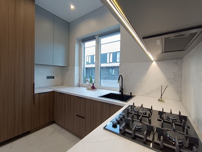 Таунхаус з РЕМОНТОМ. Три кімнати. ТОП-локація. Без комісії - фото 1